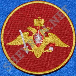 Военный шеврон круглый на красном фоне